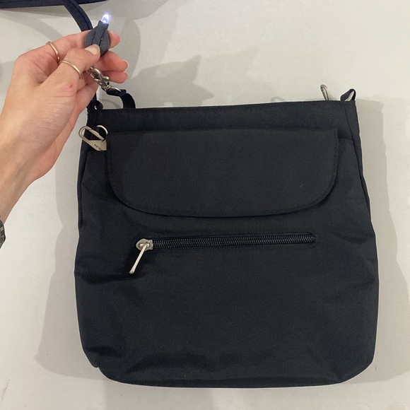 TRAVELON Women's Anti-Theft Crossbody Shoulder Bag with Adjustable Strap - Picture 5 of 5